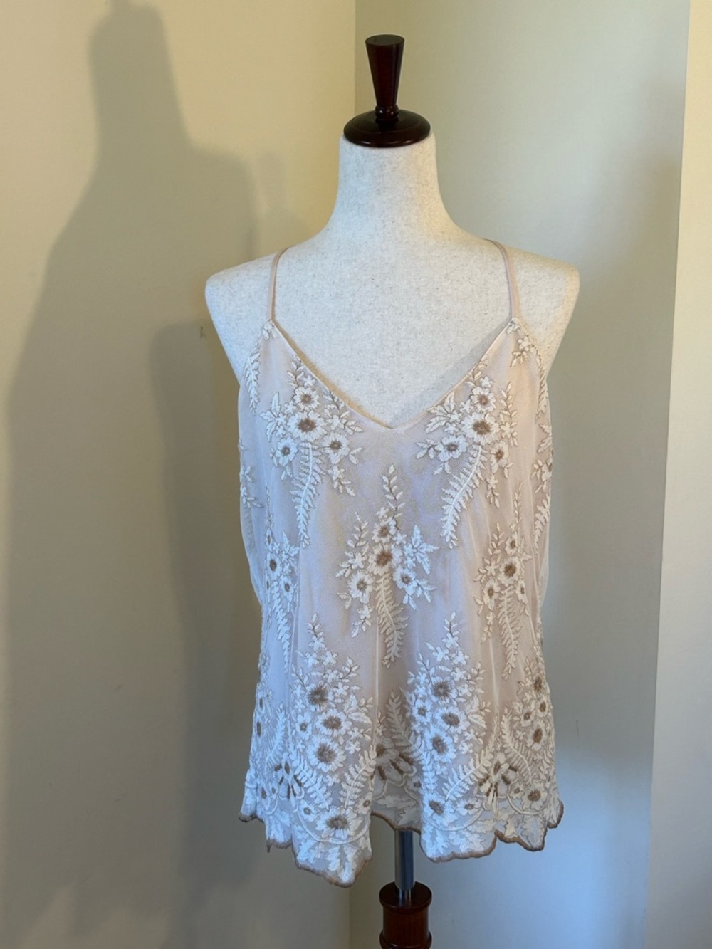 Lavender Brown Embroidered Floral Lace-Cami in Light Beige/Ecru SZ M Immaculate!